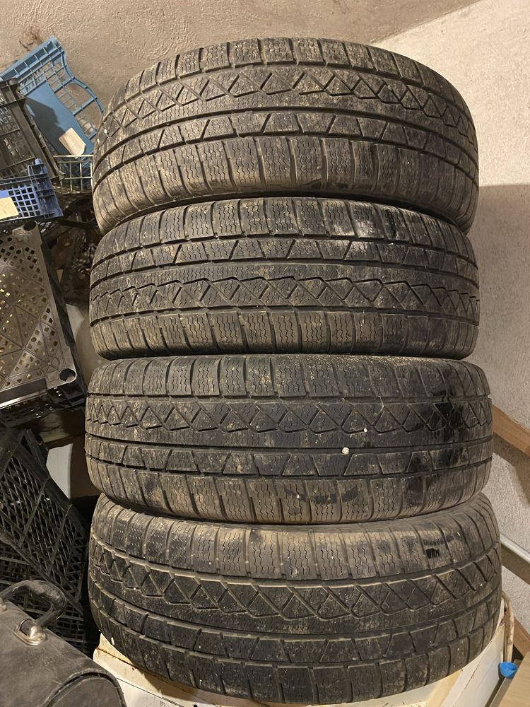 Продавам 4 броя зимни гуми 225/65R17