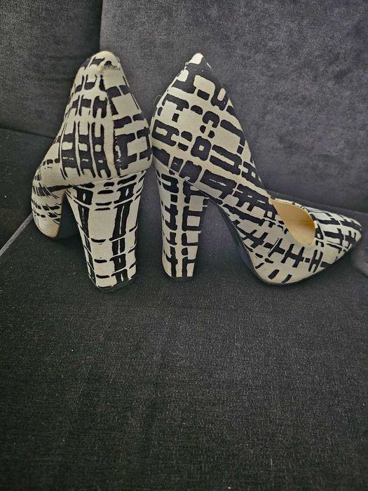 Дамски обувки- на дебел ток-нови