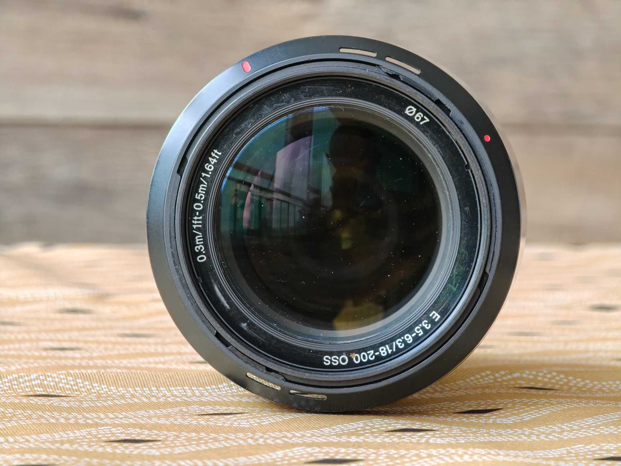 Обектив Sony E 18-100 OSS