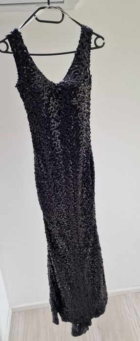 Vând rochie model deosebit
