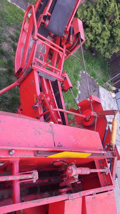 Vând aruncător de baloți P22 ce vine montat pe balotiera Welger Ap45