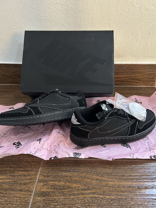 Jordan 1 low X Travis Scott