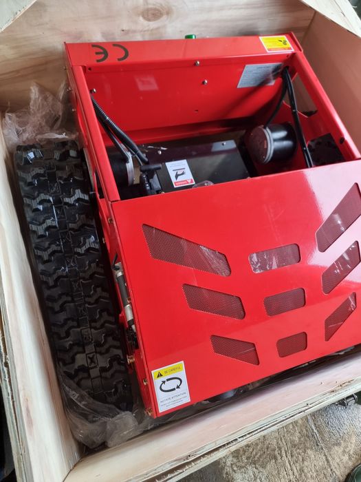 Robot  pentru iarba cu telecomanda