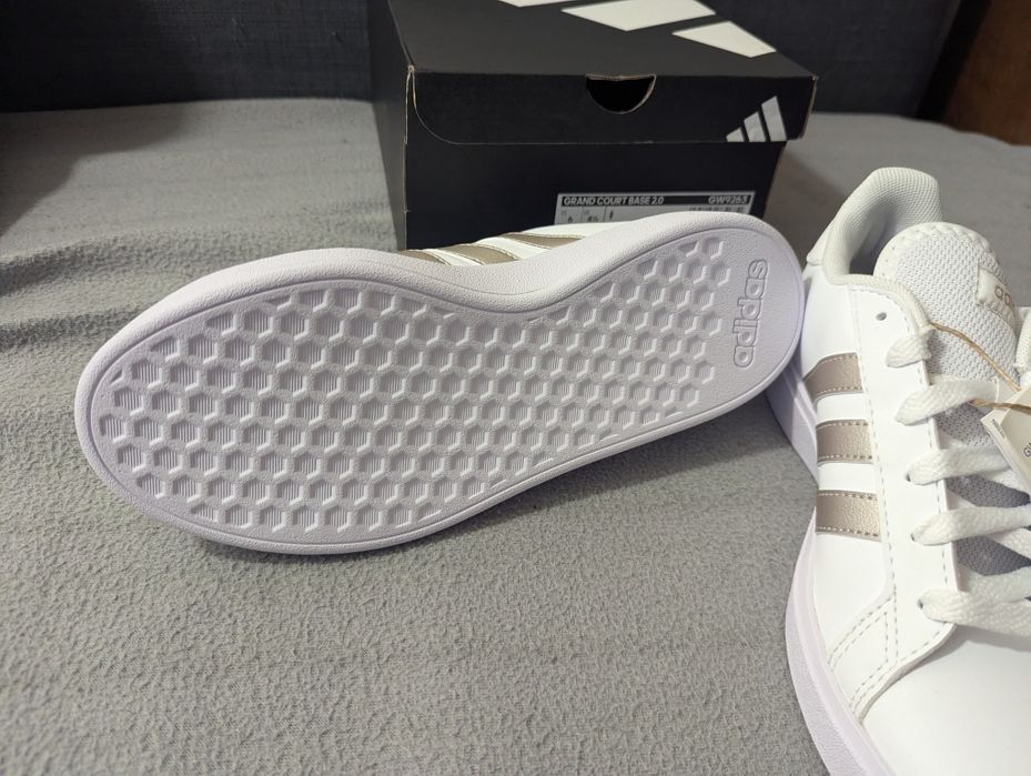 De vânzare adidași