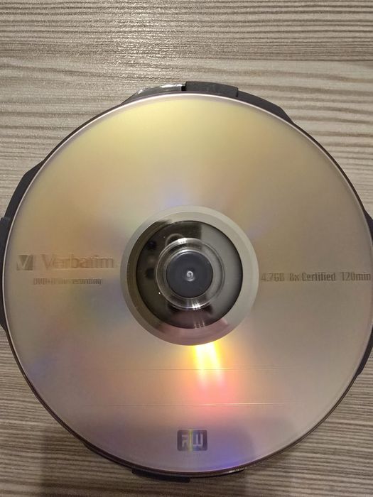 CD-uri si DVD-uri noi