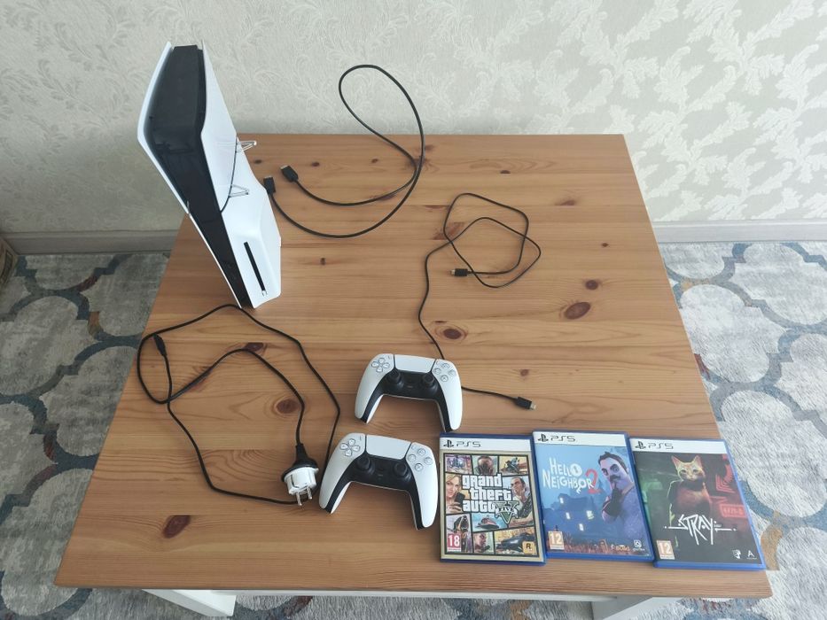 Игровая приставка Sony PlayStation 5 Slim 2 геймпада