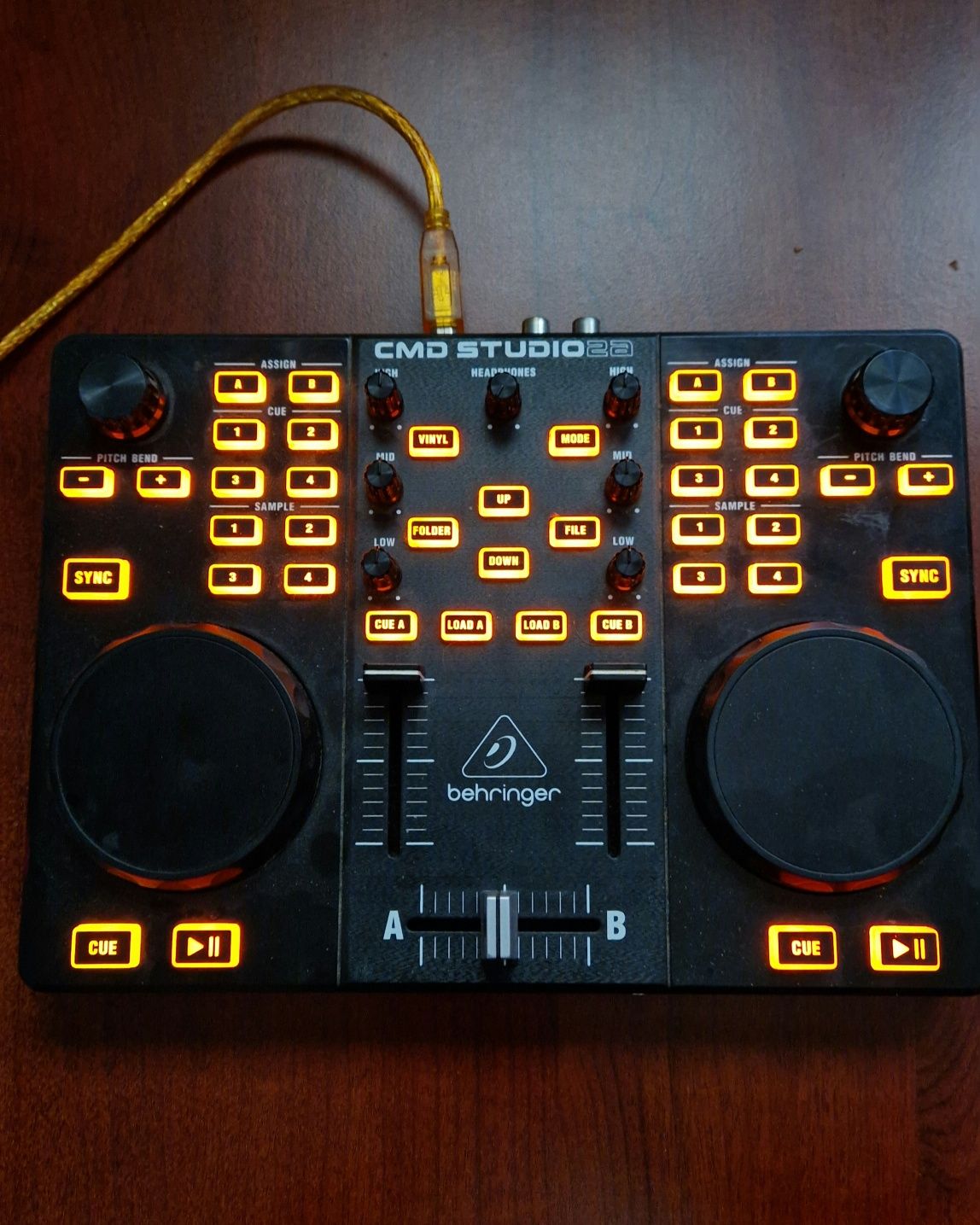 Behringer Cmd 2a