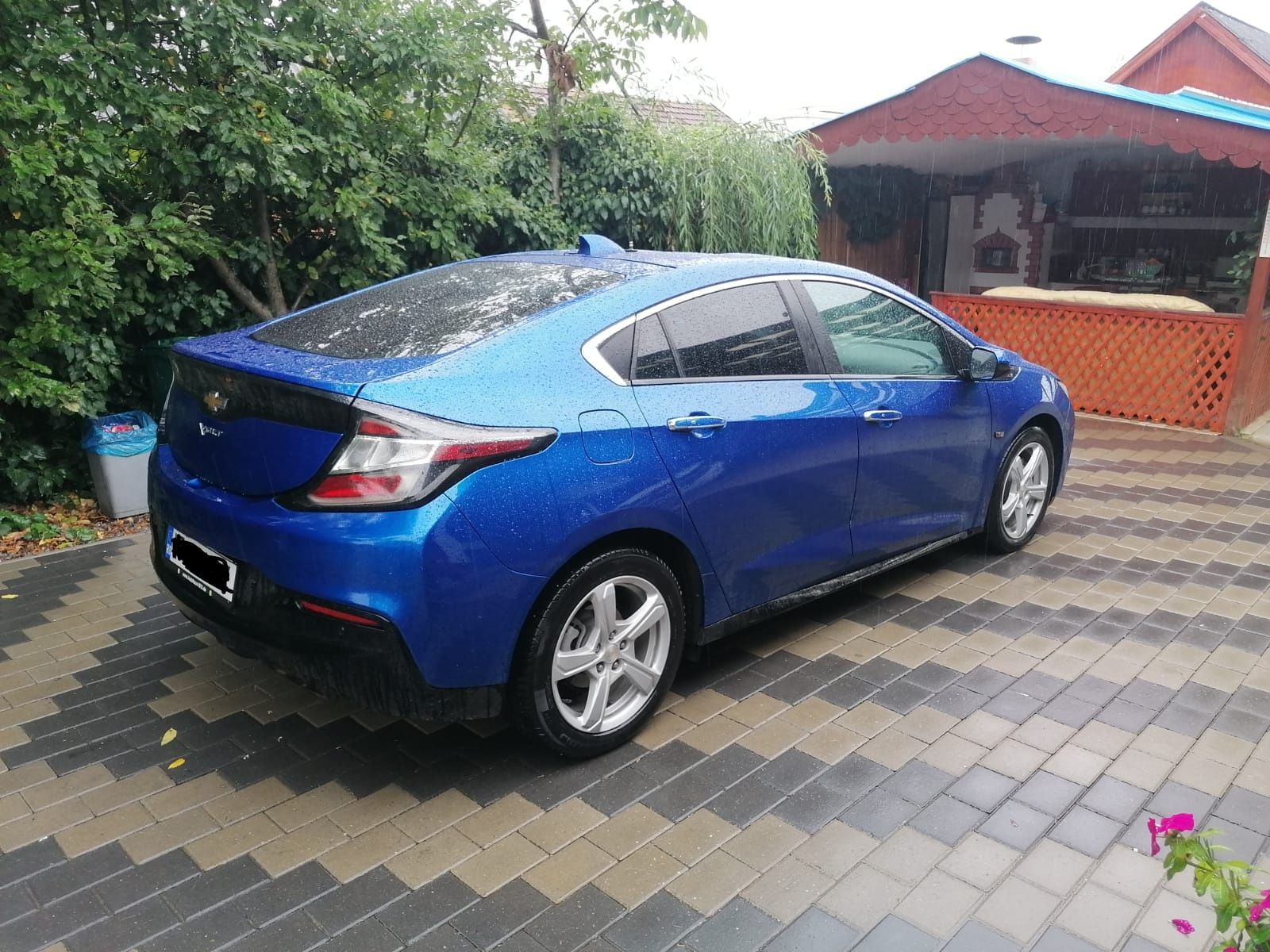 Chevrolet volt plug in hybrid, electric