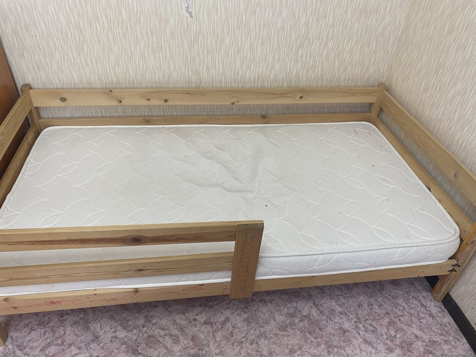 Продается детская кровать с матрасом