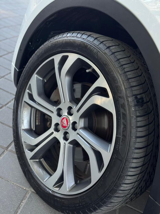 Jaguar E-Type 2019 R-Dynamic 2.0d 180cp 4x4•Pano•Meridian•Variante