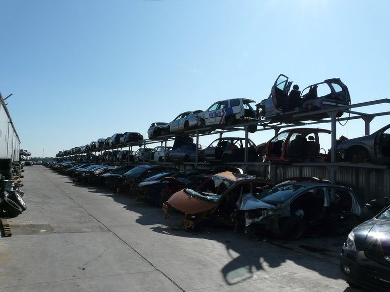 Se dezmembreaza Renault Laguna 2002