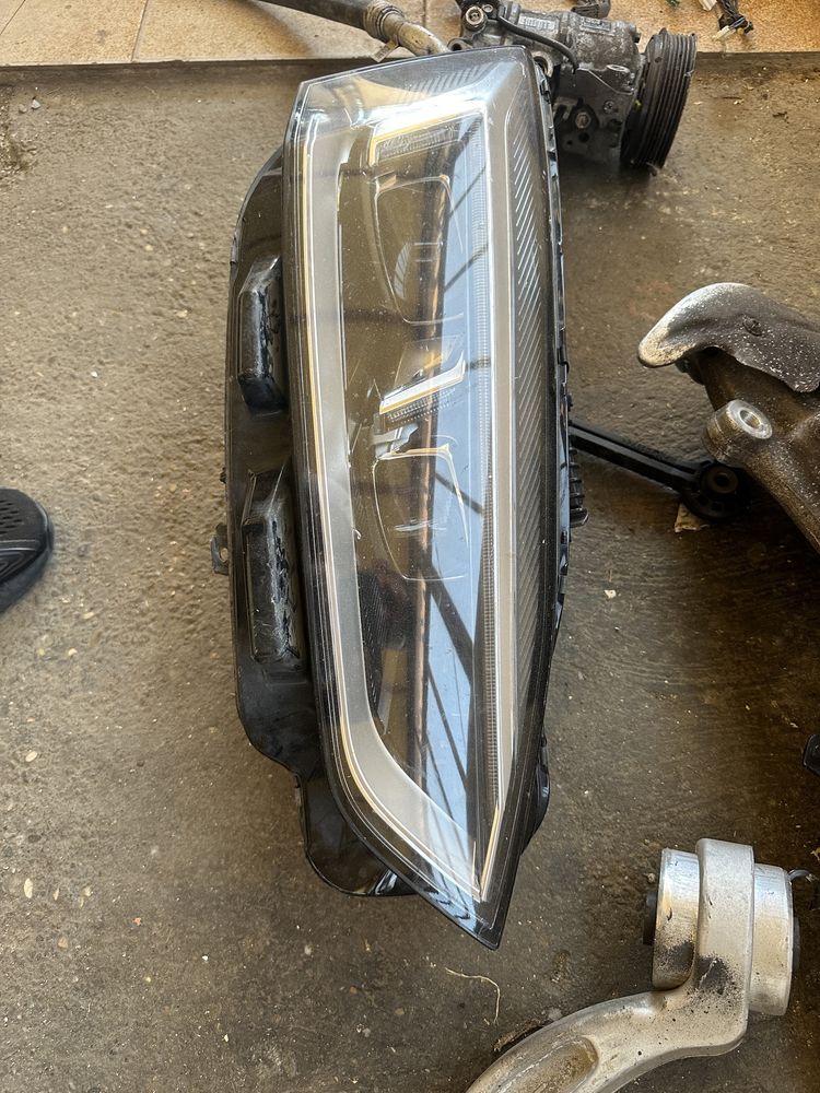 Far dreapta matrix , caseta directie audi a5b9