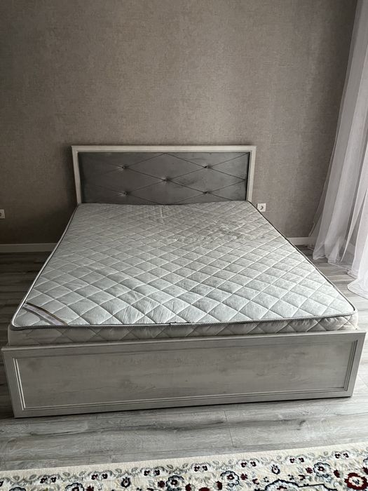Продам качественный спальный гарнитур