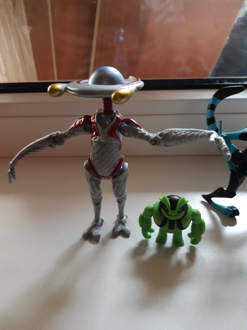 Figurine Ben 10, toate la 80lei sau separat  la 40 lei.