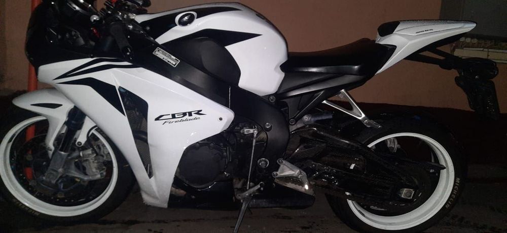 Sotiladi Honda CBR1000RR FireBlade