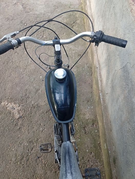 Bicicleta cu motor de 80 cc 2t