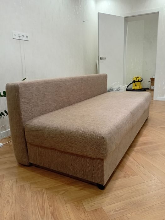 Продаю  диван в отличном состояний!