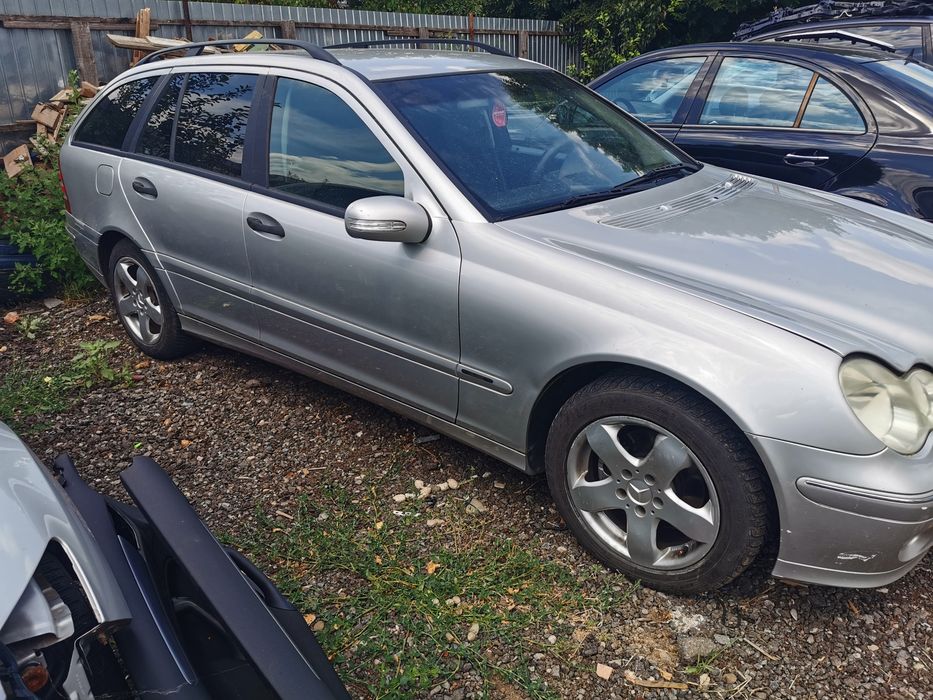 Dezmembrez w203  facelift c220 cdi manuala și automata