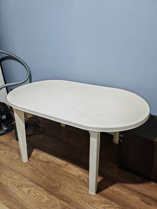 шкаф, диван, стол