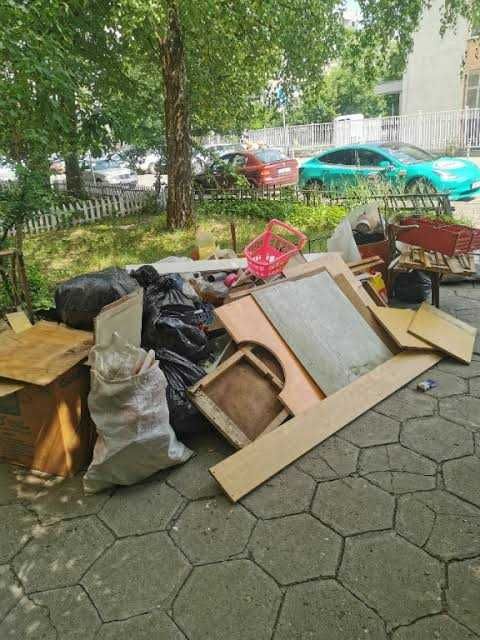 Извозване на стари мебели и отпадаци къртене чистене и извозване