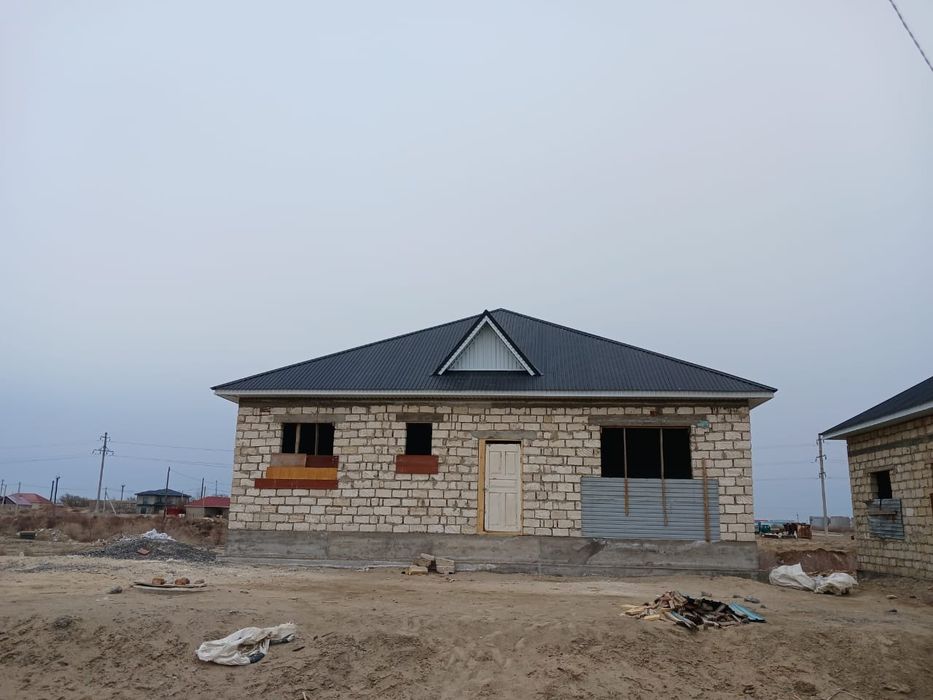 Тасбугет кентінде 12*13 толық бітпеген үй сатылады