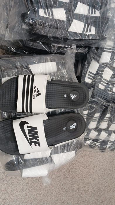 Vând șlapi Nike și Adidas