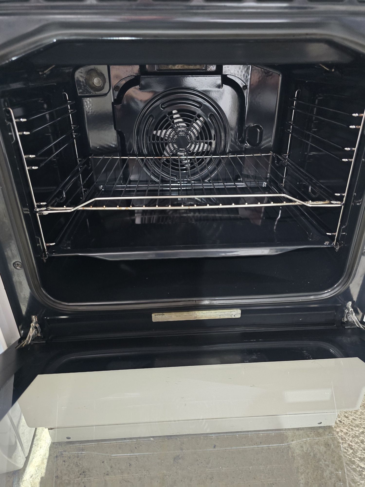 Готварска печка Горене/Gorenje EIT6151WPD. 71 литра индукция