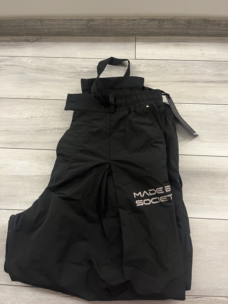 Pantaloni Barbati , sunt noi cu eticheta ii vand deoare ce de mine sun