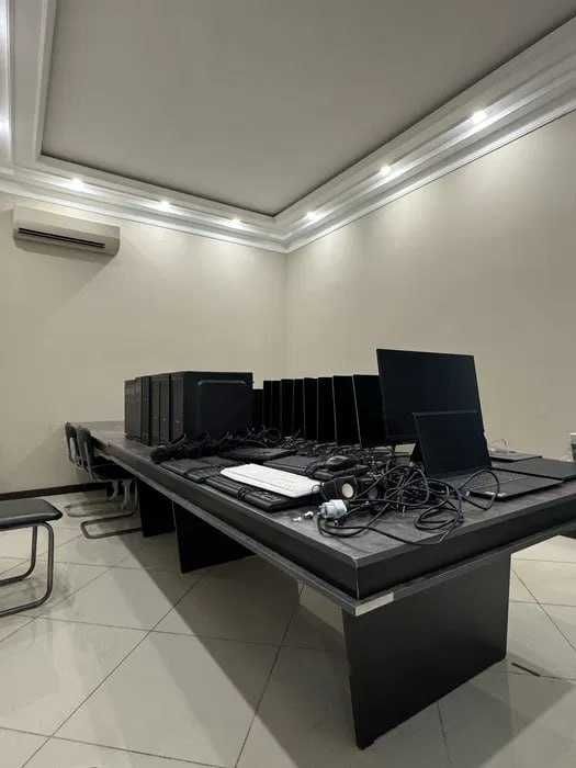 Сдаётся офис метро Айбек Мирабадский р-н гостиница Россия, перая линия