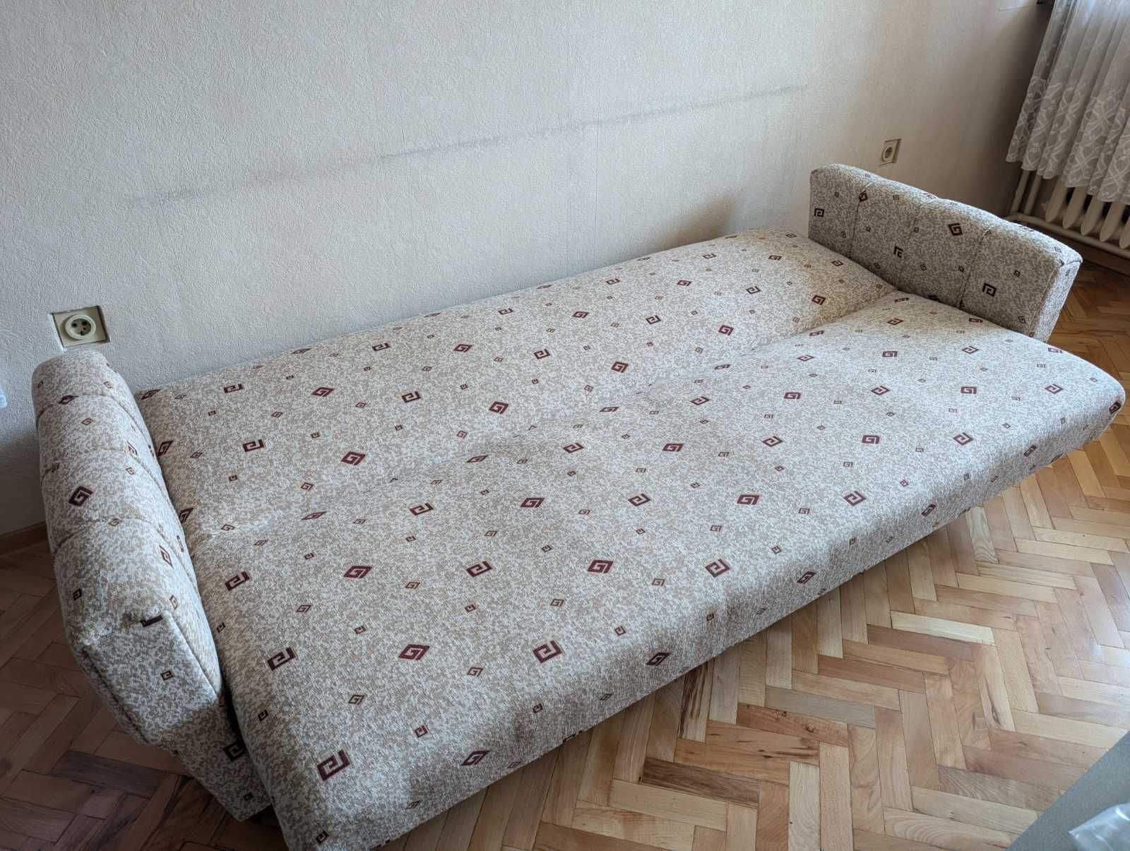 Подарявам запазен диван