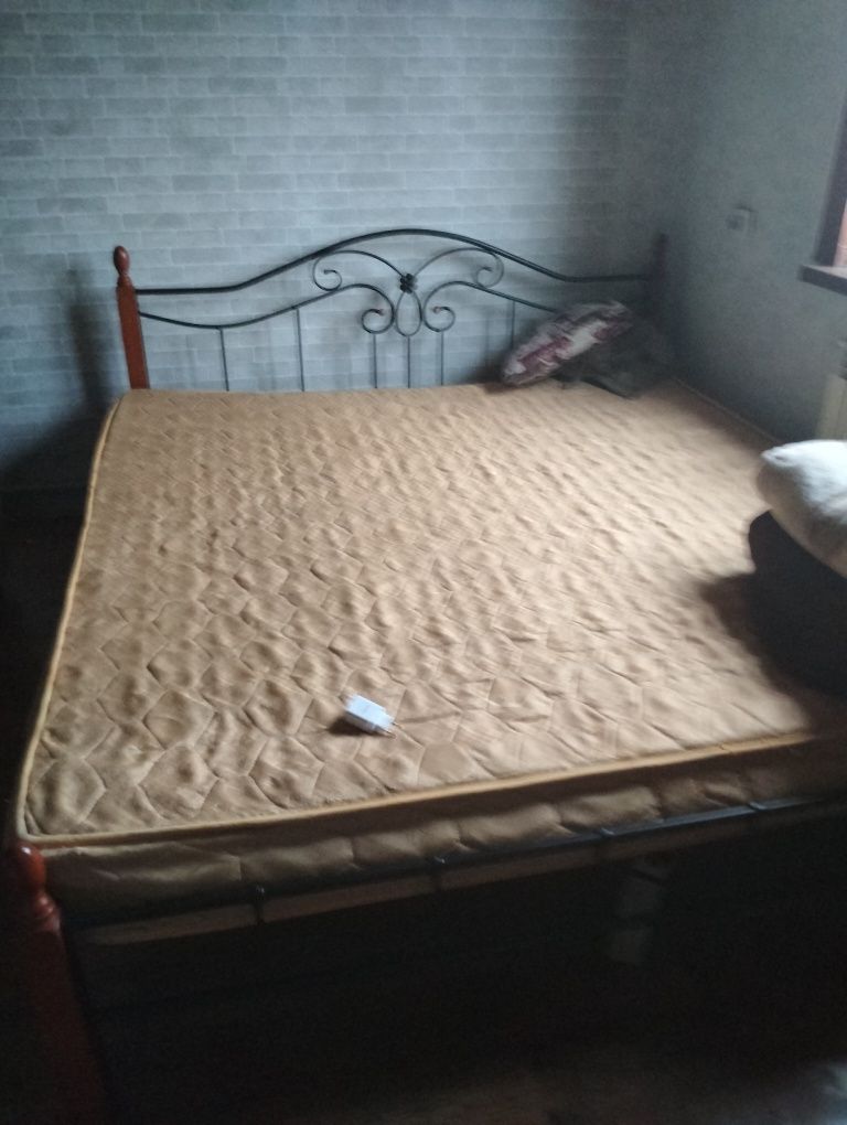 Продам 2 спальнюю кравать
