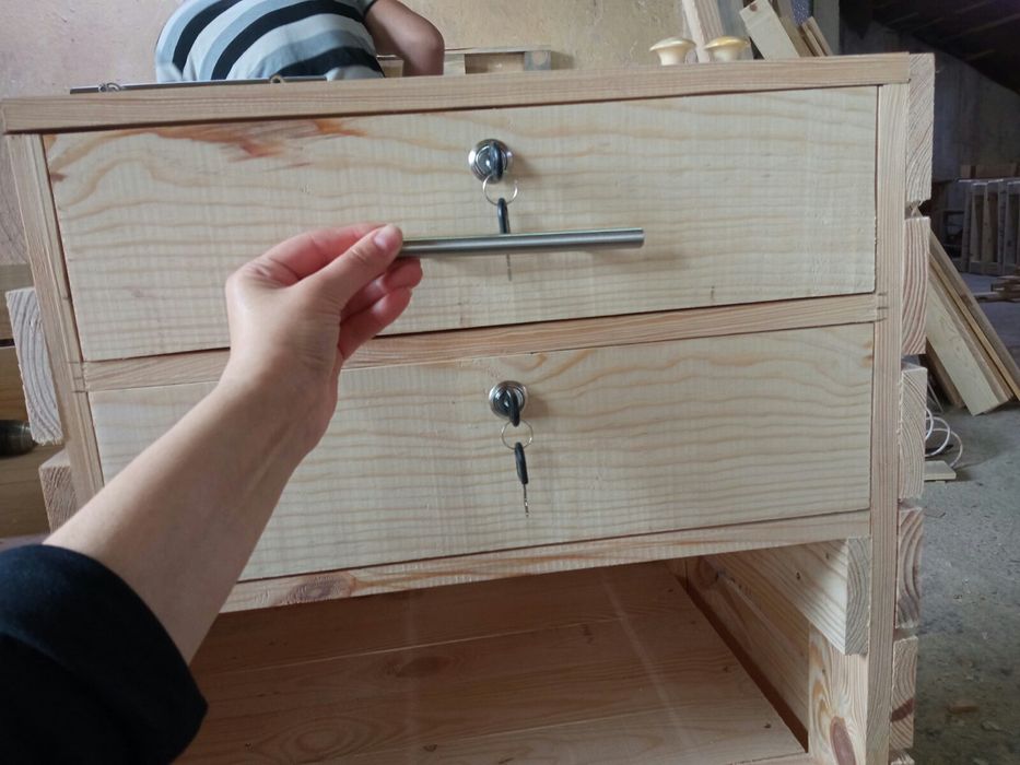 Търговска щанд маса с чекмеджета