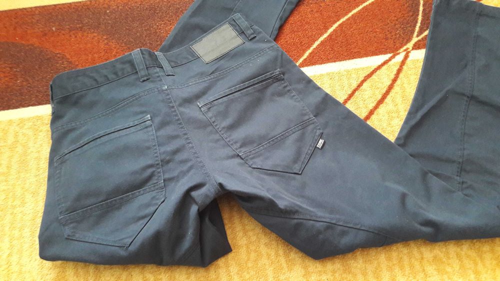 Мъжки дънки Jack & Jones криви