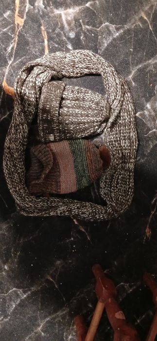 Продам шапки и хомут