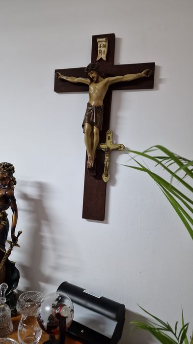 Crucifix Isus Rastignit