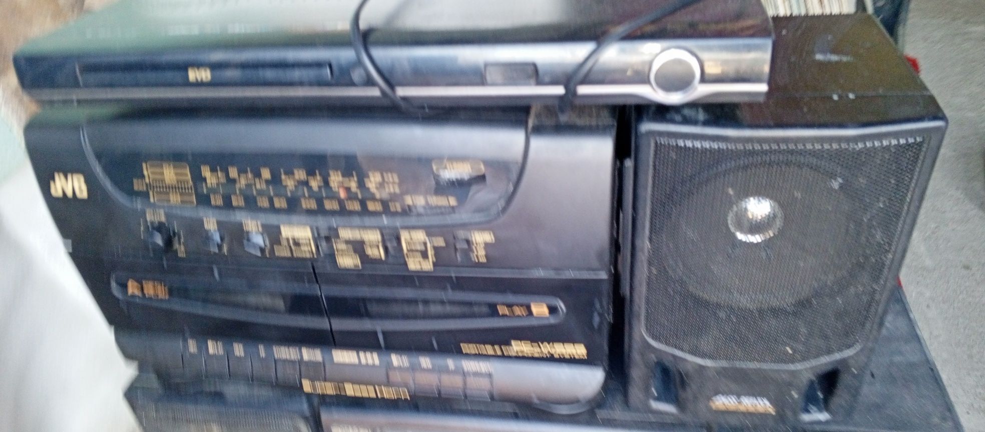 магнитофон JVC без родного колонки