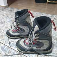 Boots și placa snowboard