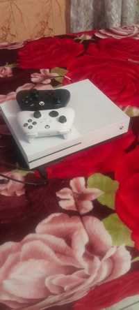 Xbox one s 1tb este foarte bun am 7 jocuri am și fifa și cam atat l