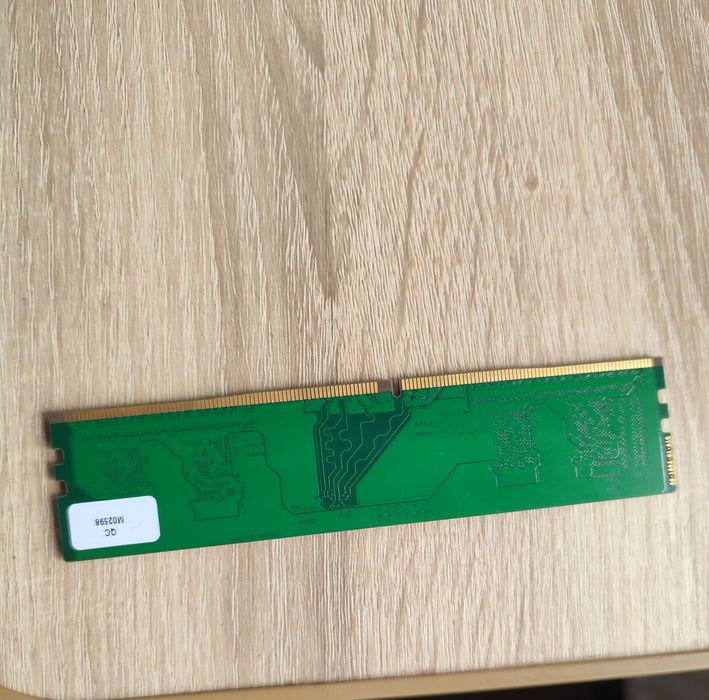 Vând plăcută ram 4GB DDR4