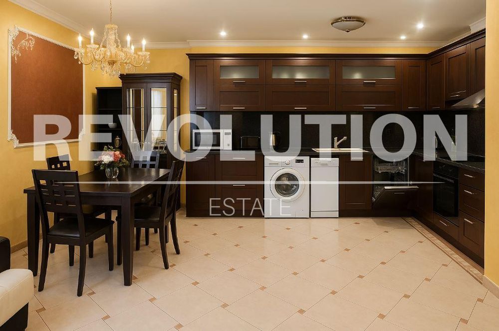 Дава се под наем Четиристаен апартамент в Варна, Център - 110 кв.м за 750 € - Снимка #1