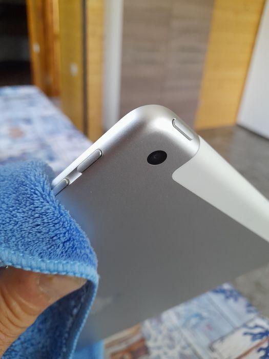 IPAD GEN 6nefolosit,wi-fi+celular