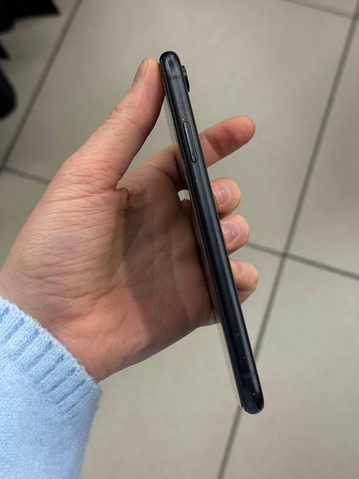 Продам iPhone XR