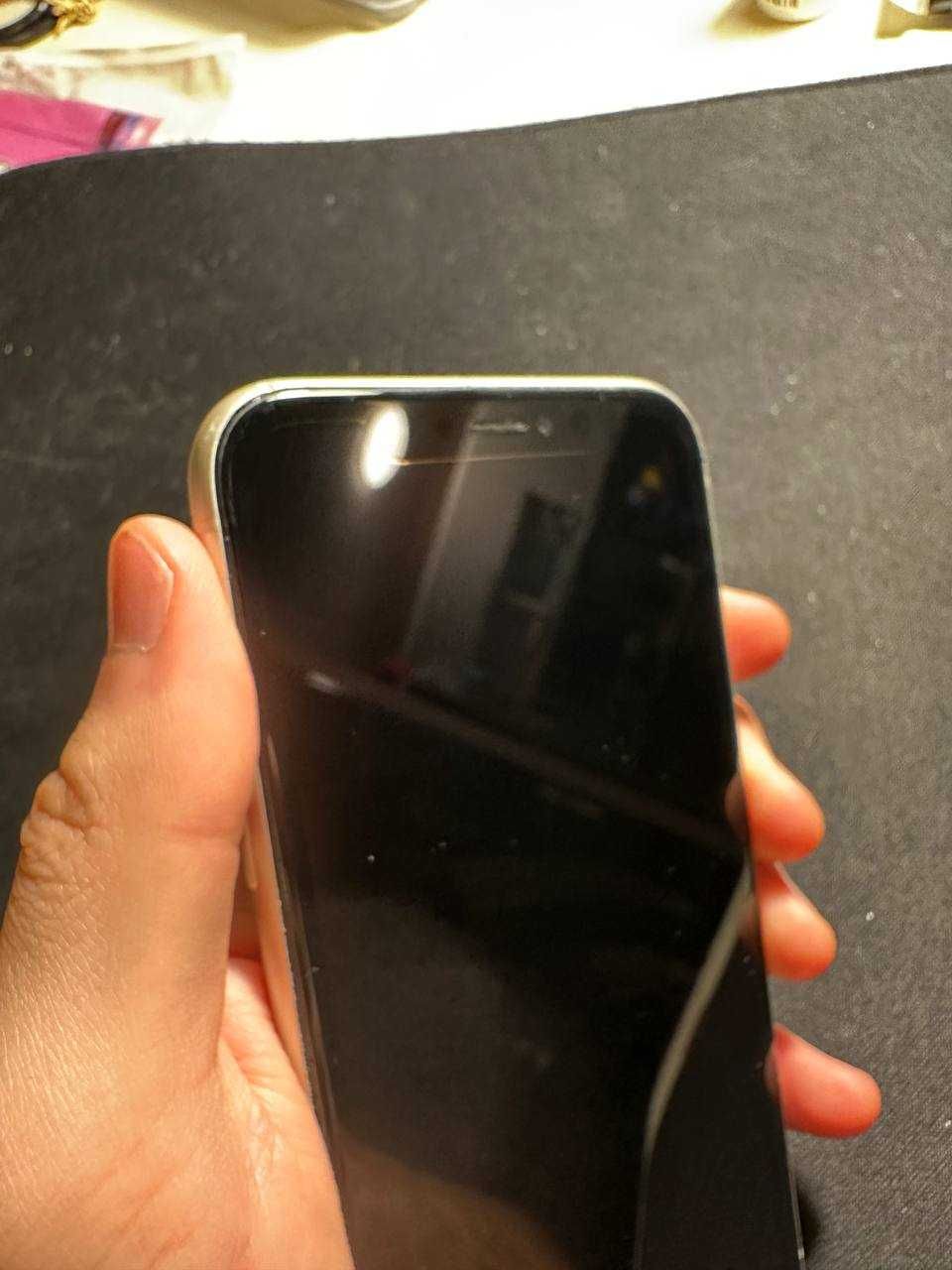 iPhone 11 | Със сменяна батерия и дисплей