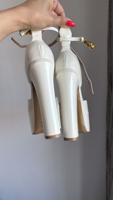 Сандали Valentino