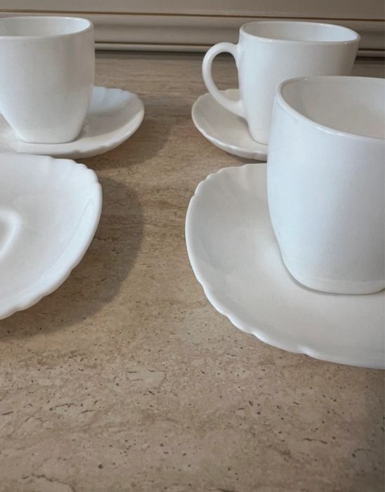 Set de 4 cesti de cafea cu farfurii