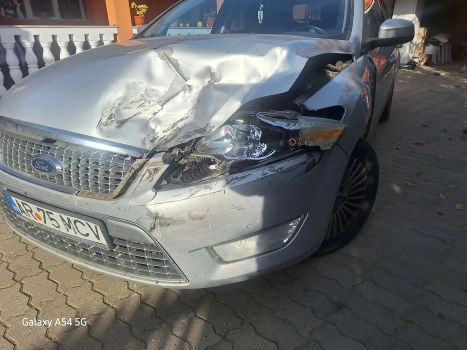 Ford Mondeo Ford Mondeo 2.0 TDCI 2010 Titanium caroserie fata-dreapta avariata