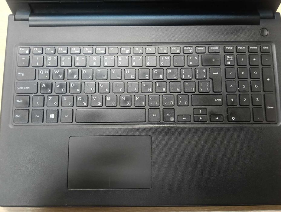 Лаптоп Dell Inspiron 15 с две видео карти (козметични забележки)