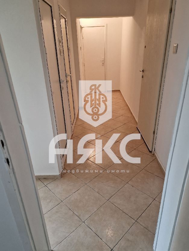 Тристаен апартамент в кв. Надежда 2
