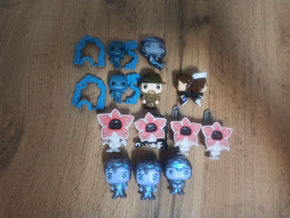 Продам 600тг  или обменяю Киндеры Джой из сериала "Очень странные дела