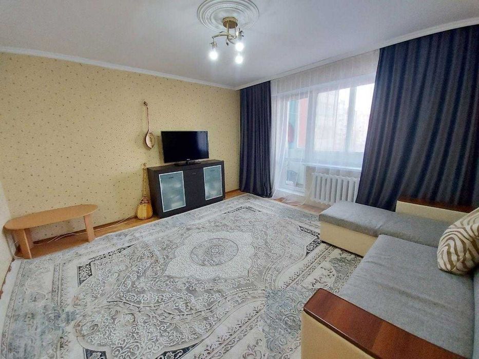 Продам 3 комн квартиру на Голубых прудах средний этаж 2006г.